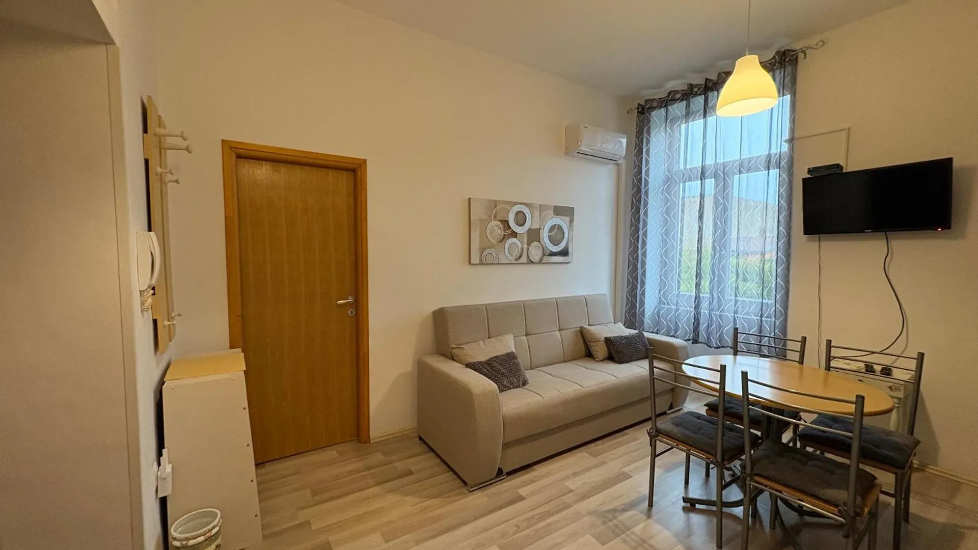 פולה Apartmani Lula 0*,  קרואטיה
